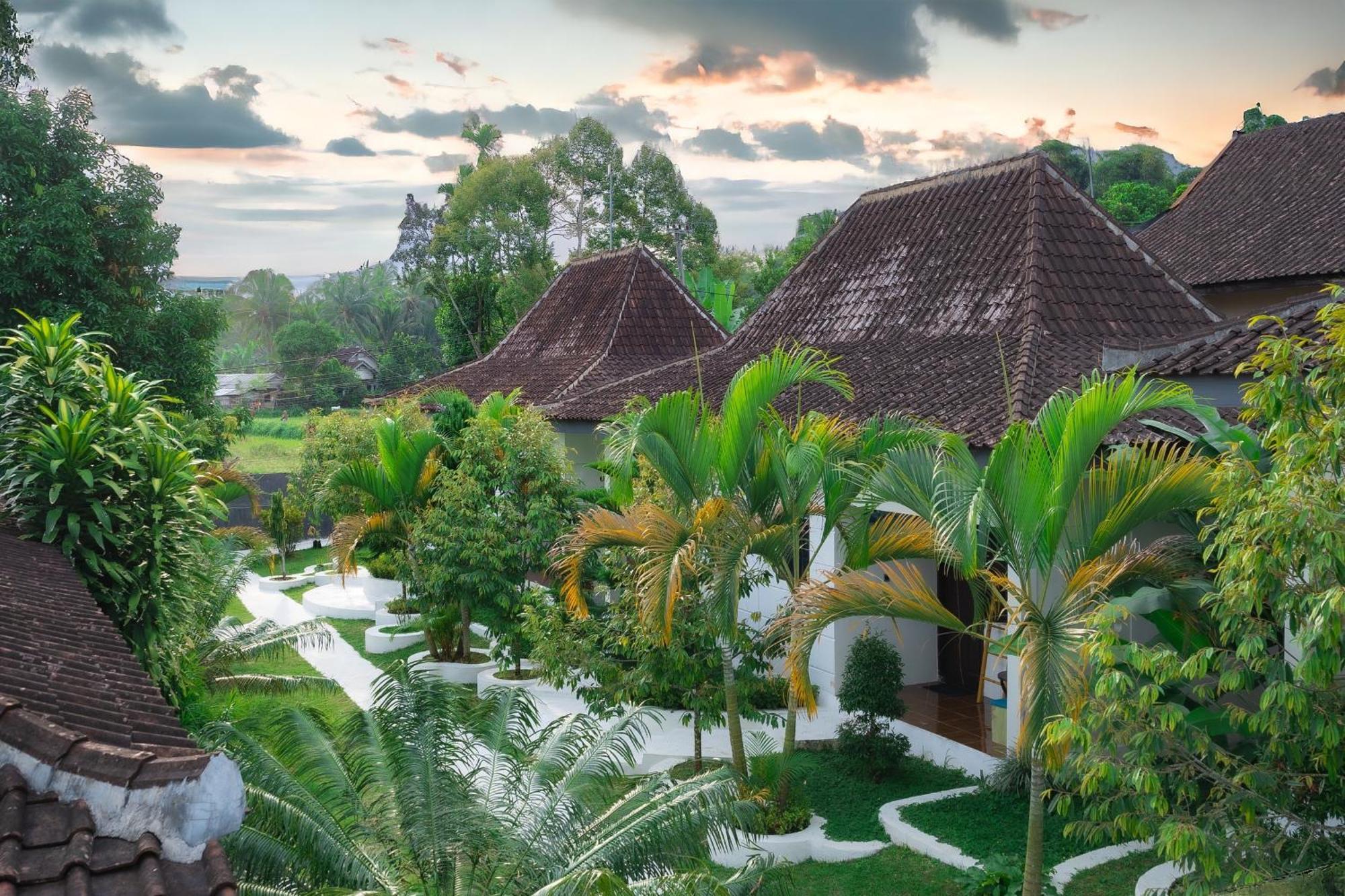 Nirvana Hotel Resort Tetebatu Exterior photo